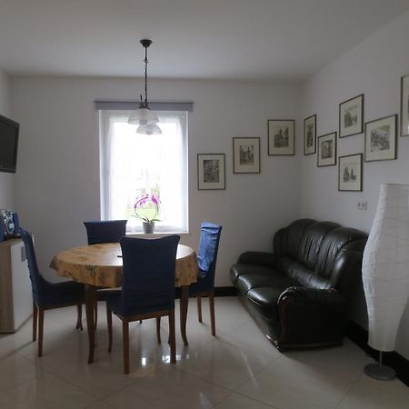 Ferienwohnung Creutzer In Leipzig Gottscheina, Ideal Auch Fuer Monteure, Kostenfreies, Schnelles Wlan Kostenfreies Parken, Geraeumiges Appartment Mit 4 Einzelbetten, Komplettausstattung Kueche, Bad Mit Badewanne Und Dusche Waschmaschine, Waeschetrock Екстер'єр фото